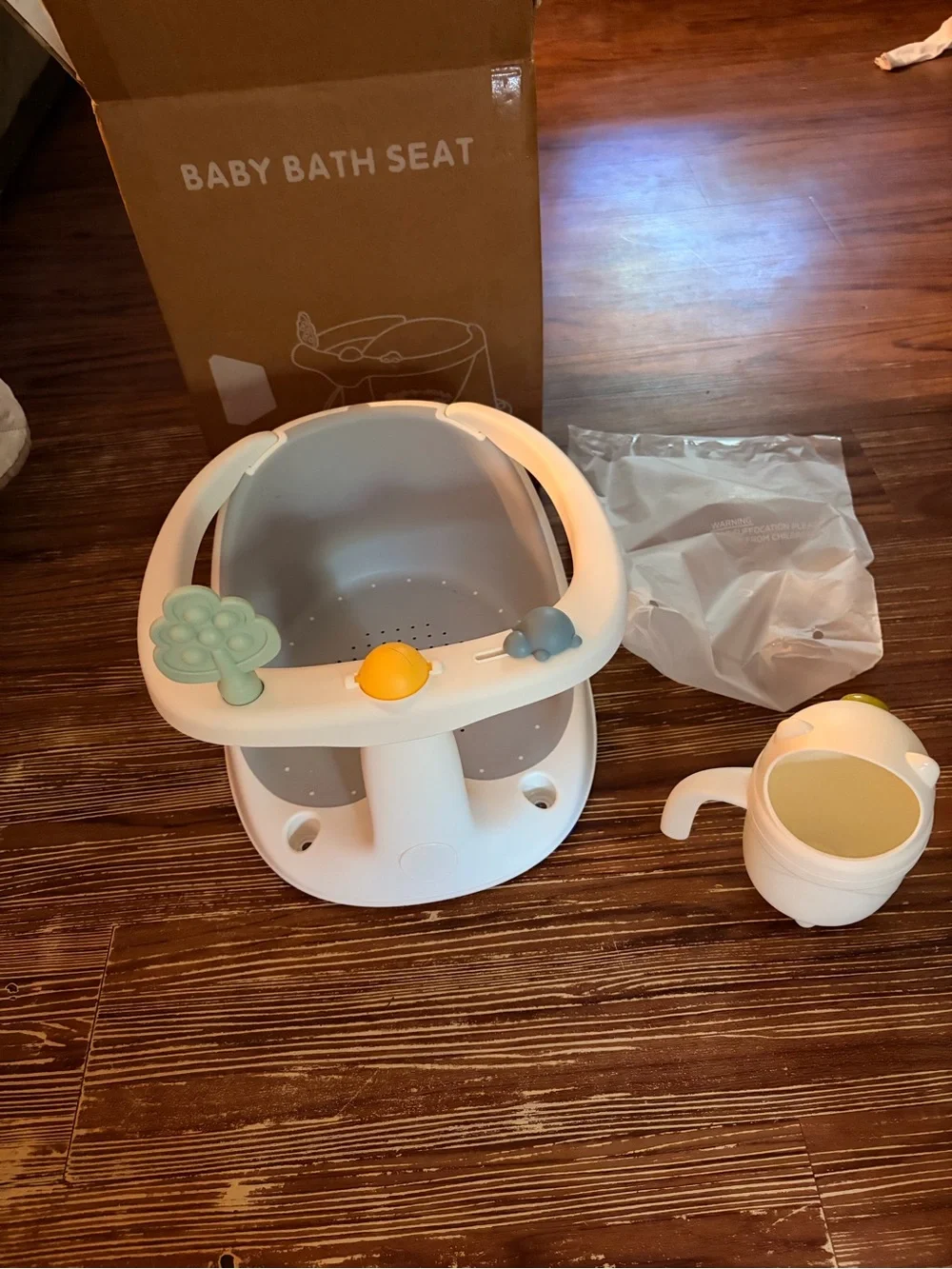 Baby Bath Seat with White and Light Gray Comfort Design